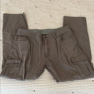 Kuhl Men’s Renegade Cargo Pant in Khaki